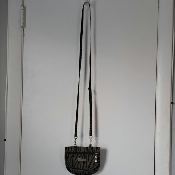 Baggallini Crossbody Teenee Phone Bagg
Green and Black Zebra Print - Picture 9 of 9